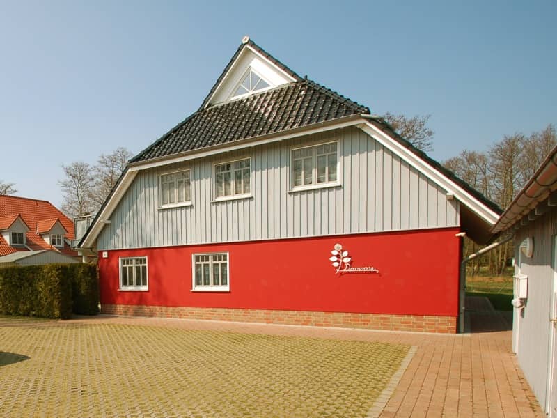 Hausansicht - Parkplätze