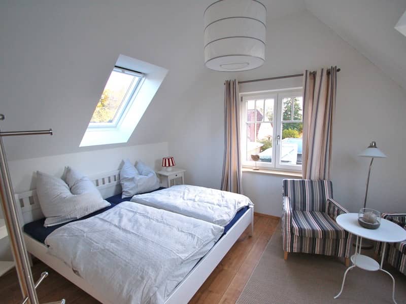 Schlafzimmer  links