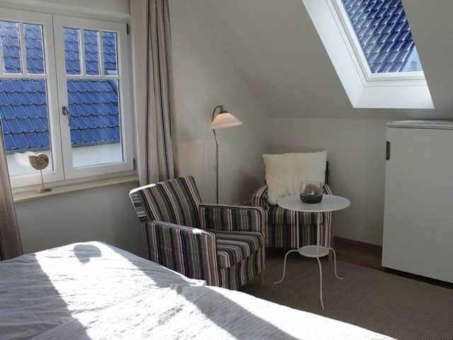 Schlafzimmer links