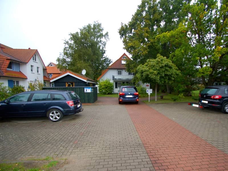 Seitenansicht mit den ParkplÃ¤tzen