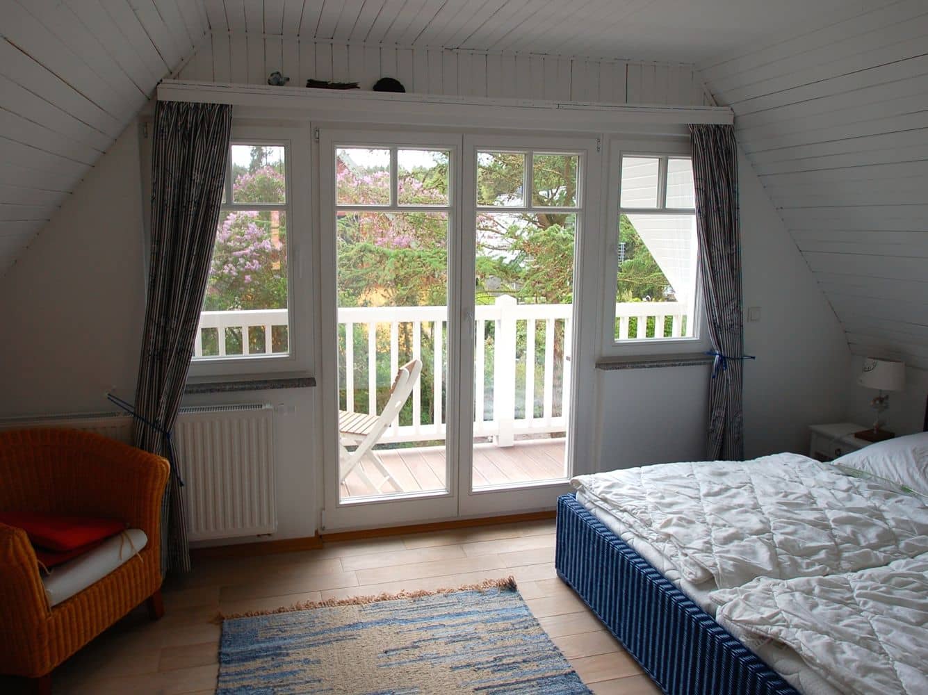 Schlafzimmer,zum Balkon